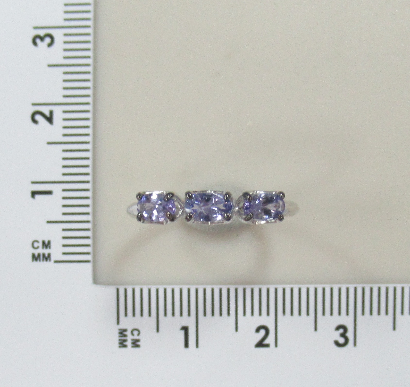 Серебряное кольцо с танзанитами